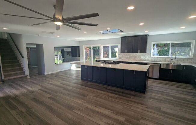 2 Story - 4 Bedroom House w/pool in San Carlos