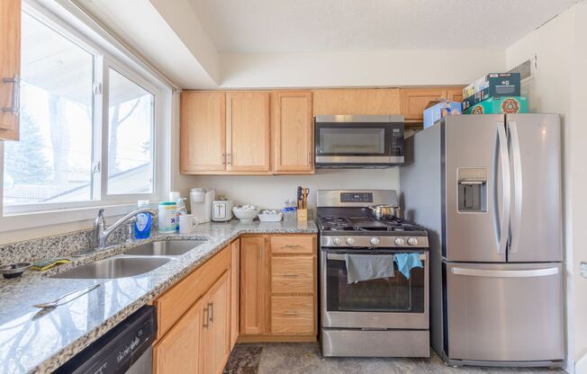 awesome robbinsdale property for lease, 4 beds under 2500!