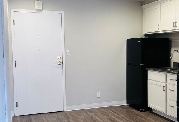 Studio, 1 bath, 320 sqft, $850, Unit # 605