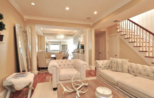 6 Mystic Pl