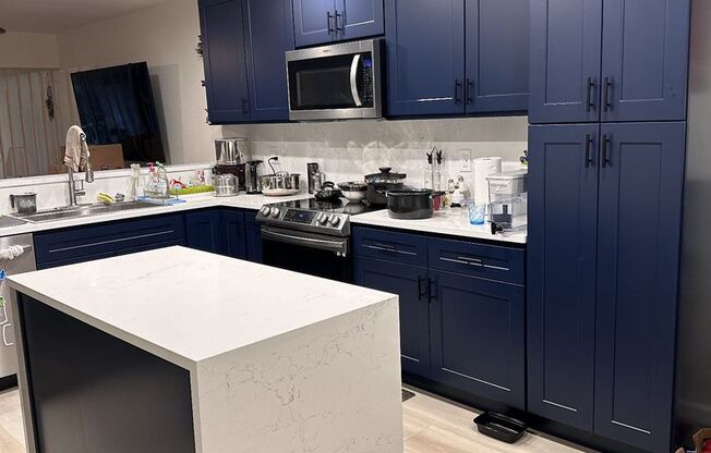 Renovated 2 Bed Kirkland Condo in Salishan Condos