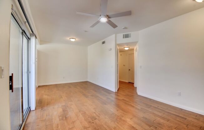 2 beds, 2 baths, $1,600, Unit 823
