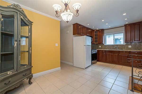 2 beds, 2 baths, 1,200 sqft, $3,000