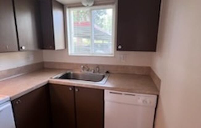 2 beds, 1.5 baths, $1,250, Unit 2728-17