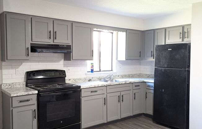 Avenue Rd Apartments LLC