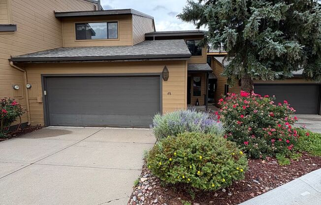 Vacation Rental: Golf Course Views Country Club Townhome