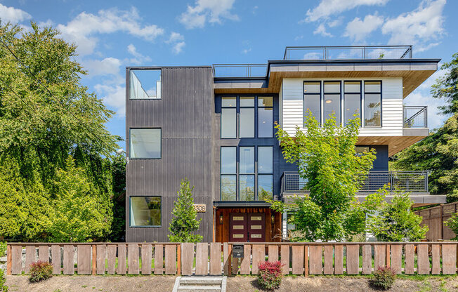 8308 25 AVE NW
