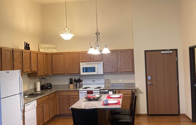 1 bed, 1 bath, 803 sqft, $1,295, Unit 1202