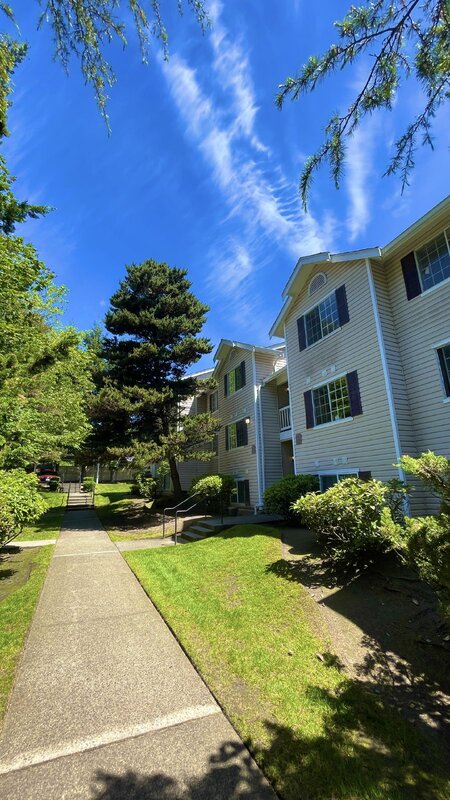 19230 Forest Park Dr. N.E. Unit #E219