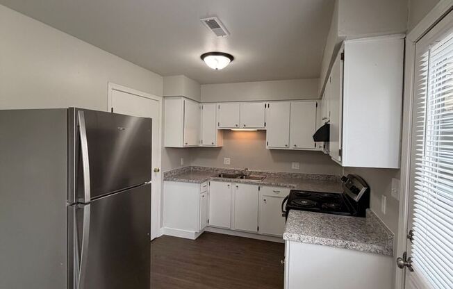 2 beds, 1 bath, 885 sqft, $1,150