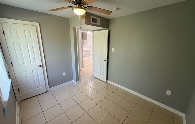 3 beds, 1 bath, 1,200 sqft, $950, Unit A