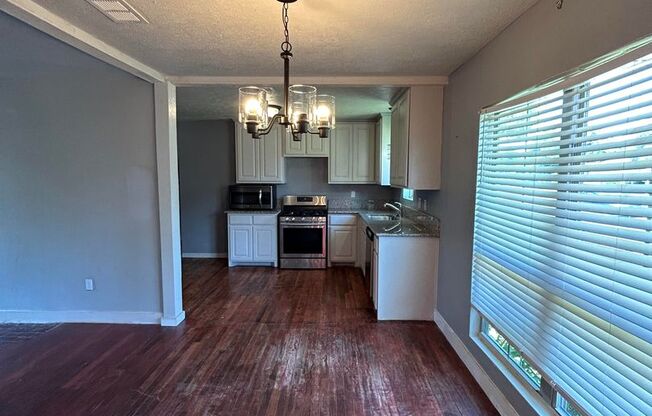 3 beds, 2 baths, $1,650