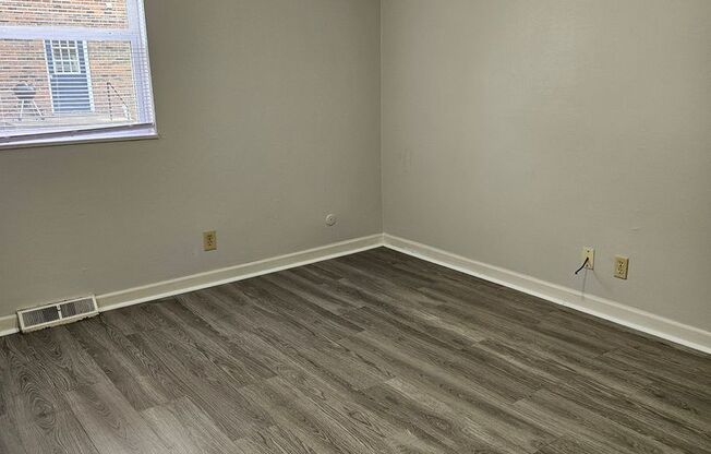 2 beds, 1 bath, 908 sqft, $835, Unit 5003 Sycamore