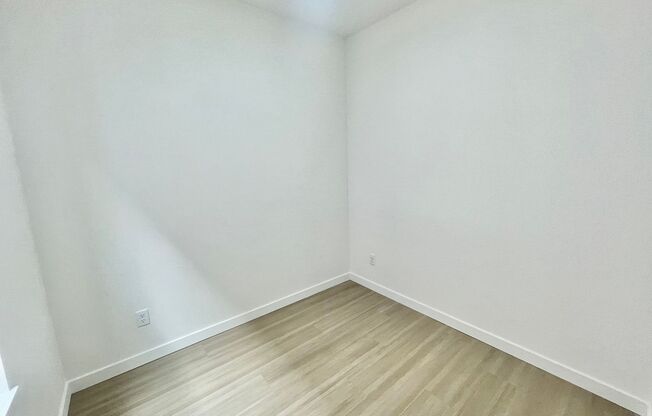 Studio, 1 bath, 326 sqft, $1,175, Unit 8