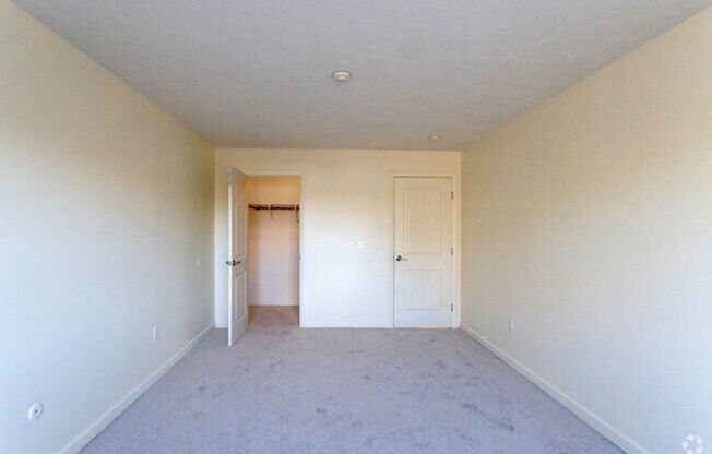 2 beds, 1 bath, 800 sqft, $1,895, Unit 52-22