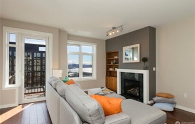2607 Western Ave  #609