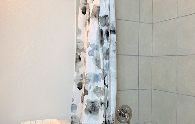 1 bed, 1 bath, 640 sqft, $925, Unit 2335-01