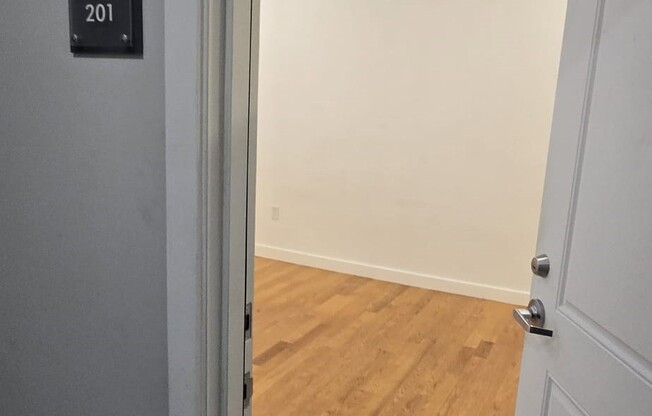 2 beds, 1 bath, $2,100, Unit 201