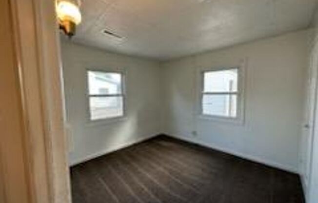 3 beds, 1 bath, $1,200