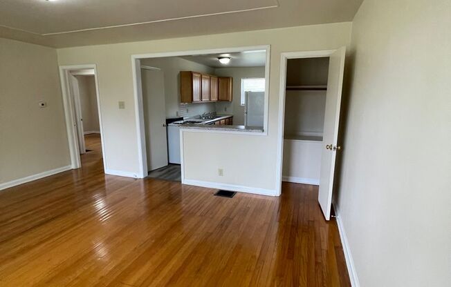 2 beds, 1 bath, 1,400 sqft, $1,084, Unit 4420-10