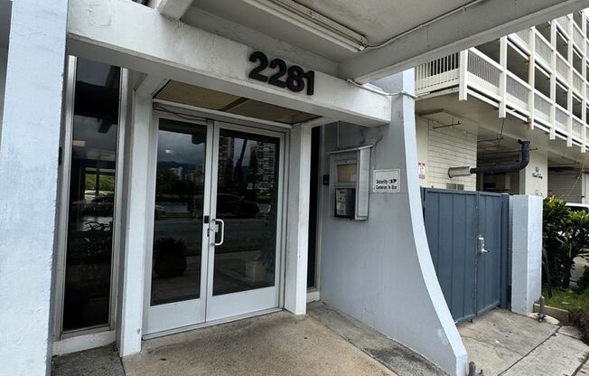 PET FRIENDLY 3 Bed, 1 Bath, 1 parking ELECTRIC INCLUDED