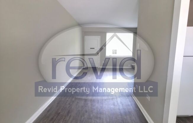 2 beds, 1 bath, 752 sqft, $995, Unit 1300-7