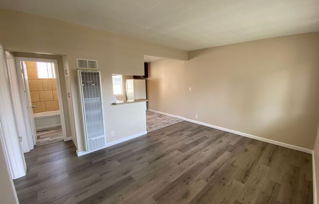2 beds, 1 bath, 580 sqft, $2,195, Unit 2705 - 05