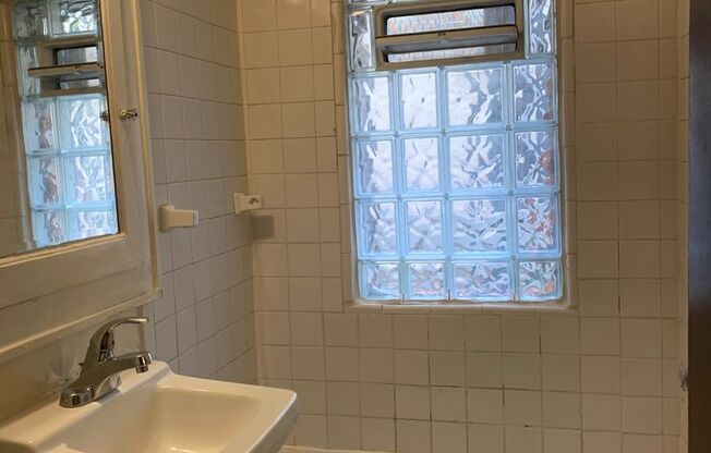 Studio, 1 bath, $775, Unit 205