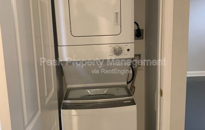 1 bed, 1 bath, 814 sqft, $1,195, Unit 11