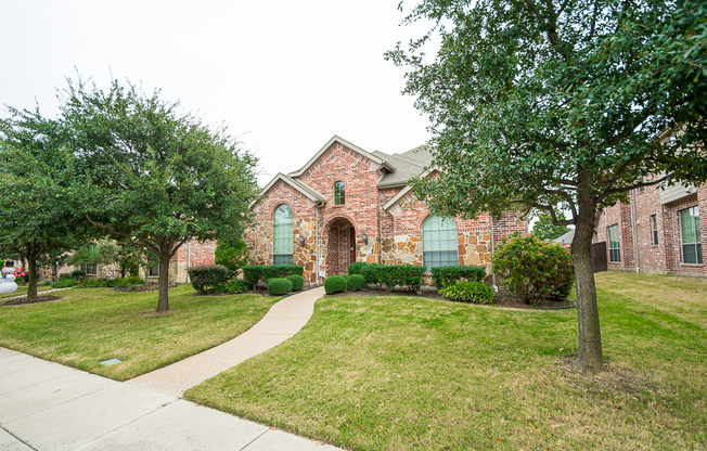 Beautifully crafted 4-3.5-2 in Frisco! Interior features high ceilings thought out.