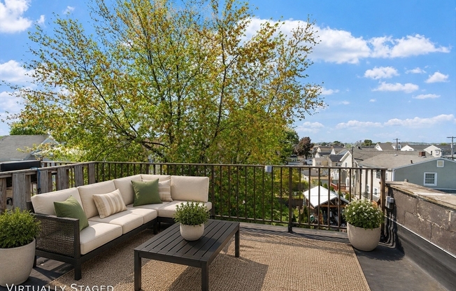 2 beds, 2 baths, 978 sqft, $2,900, Unit 5