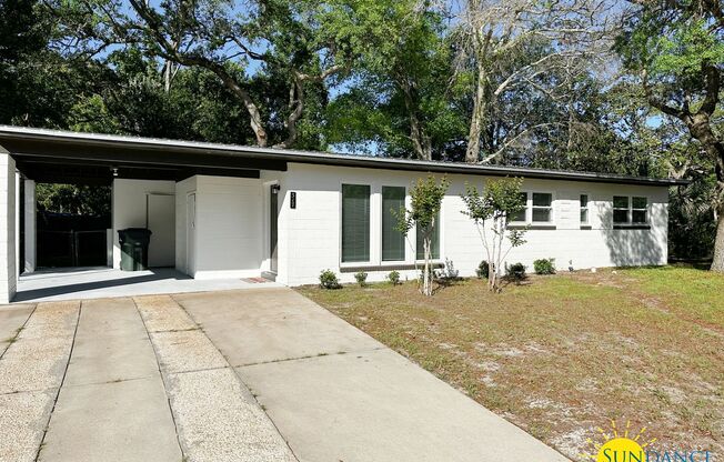 Lovely 3 Bedroom Home Centrally located in Fort Walton Beach Home!