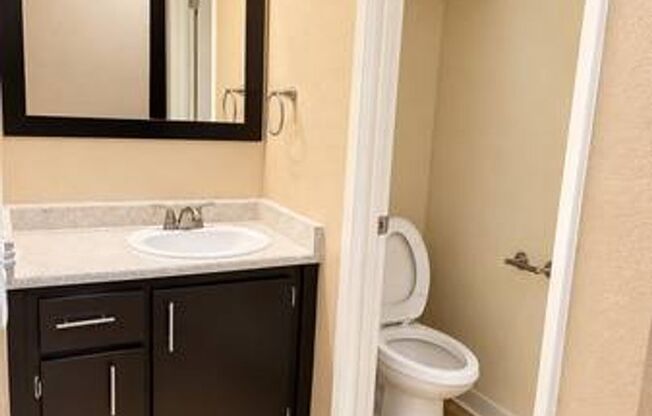 2 beds, 1 bath, 850 sqft, $1,695, Unit 233