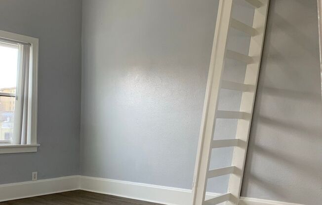Studio, 1 bath, 240 sqft, $1,300, Unit 303