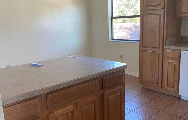 2 beds, 2 baths, $1,250, Unit A