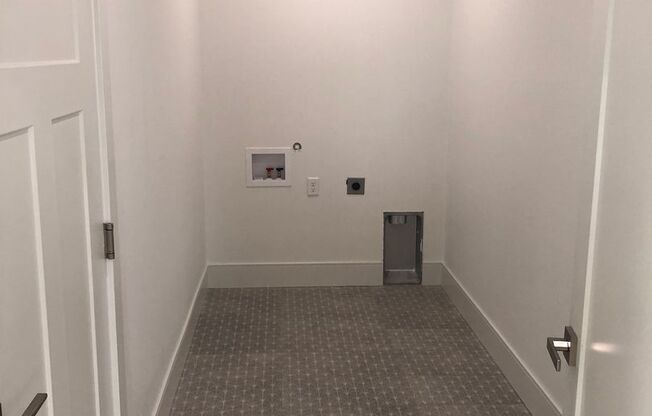 Beautiful New Construction Condo!!