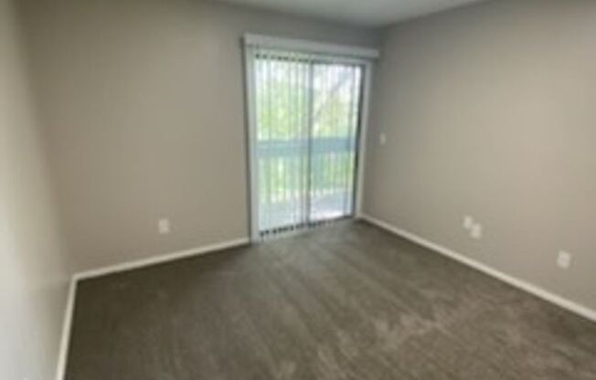 2 beds, 1 bath, 1,105 sqft, $875, Unit 2703-304
