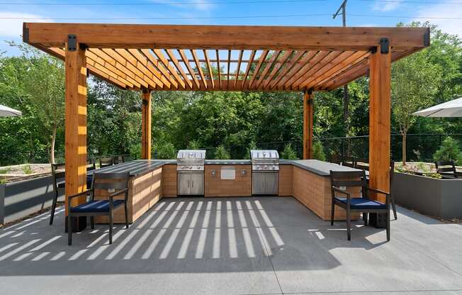 Grilling Area at Oaks Landing 55+ Apartments, New Brighton Minnesota