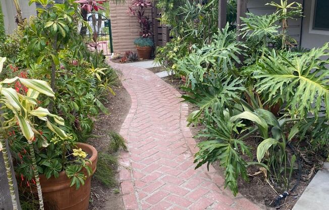 LIVE NEAR THE BEACH & MISSION BAY! 2BD/2BA PACIFIC BEACH APARTMENT! ONLY $3,495/MO