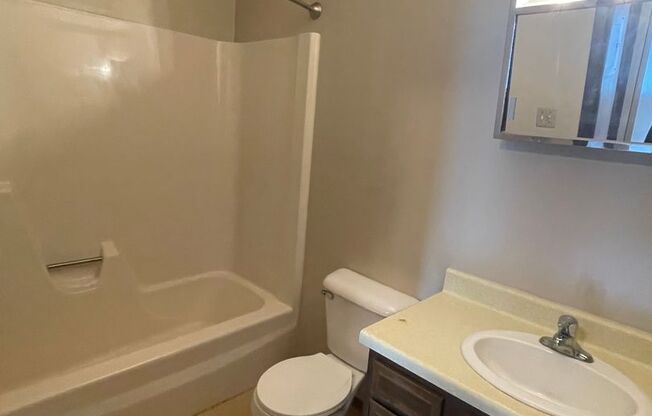 1 bed, 1 bath, $580, Unit 208