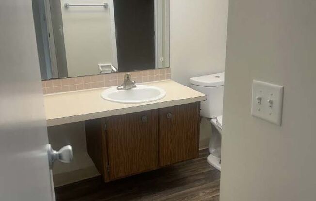 1 bed, 1 bath, 694 sqft, $945, Unit 5345L