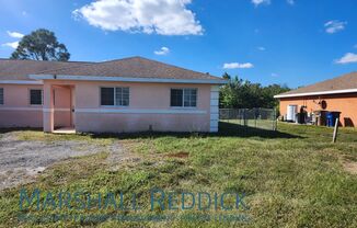 Cozy 3 bedroom 2 bath with a fence duplex