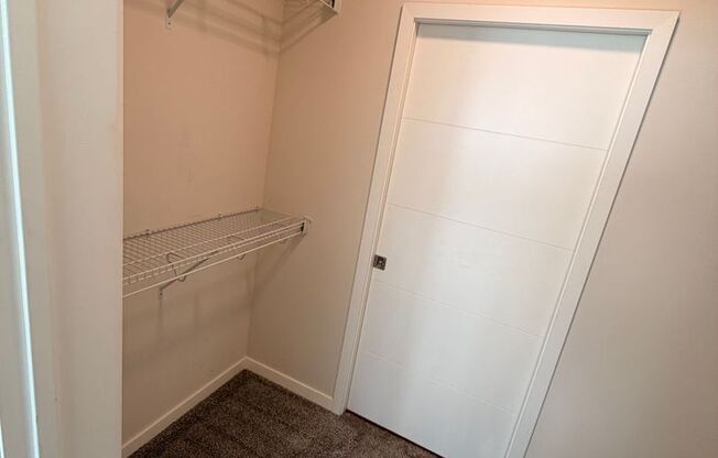 1 bed, 1 bath, 821 sqft, $1,685, Unit 10009-105