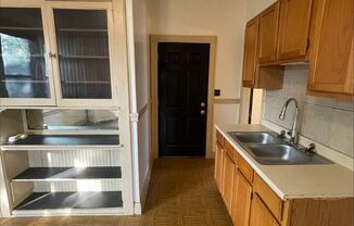 *30 Days of FREE RENT With SIGNED LEASE* 2 bed/1 bath off Brady St!