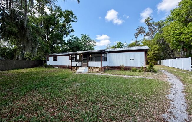 3 bedroom/ 2 bath in Lakeland