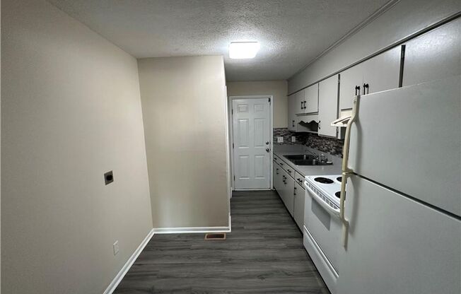 1 bed, 1 bath, 700 sqft, $699, Unit Unit D