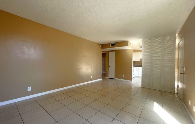 AVAILABLE NOW! 2 Bed 1 Bath Apartment in Palm Desert!