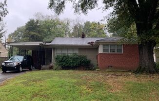 3BD/1.5BA Home located in Colonial Acres!