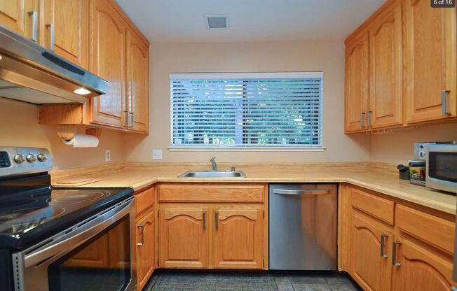 $2,790 - GORGEOUS TWO BEDROOM CENTRAL FREMONT FIRST FLOOR CONDO