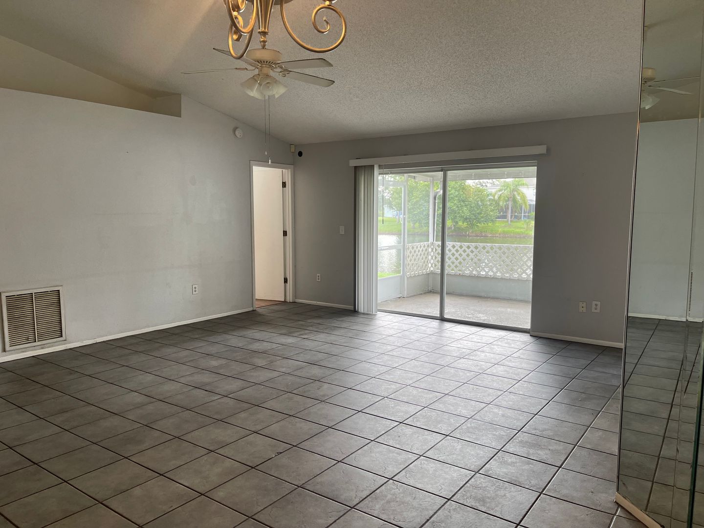 Quick Move in at this Brandon Home for Rent